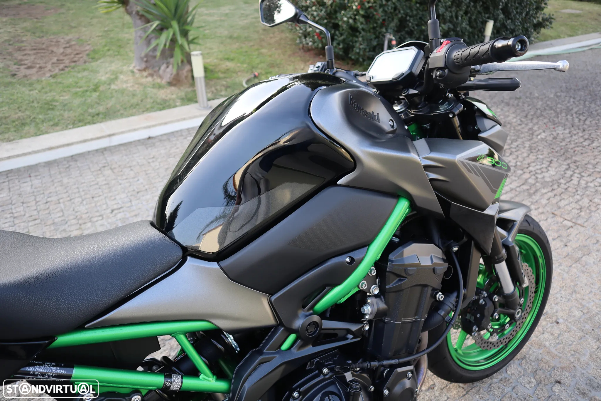 Kawasaki ZR 900F - 6