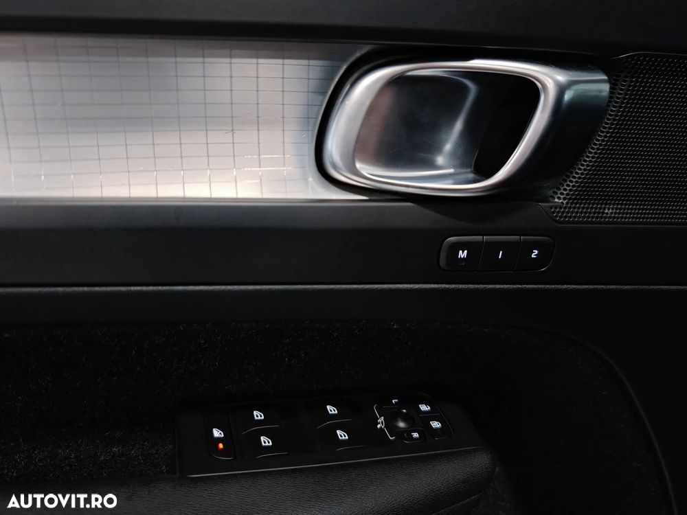 Volvo XC 40 D4 AWD Momentum - 27