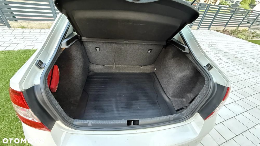 Skoda RAPID 1.2 Active - 12