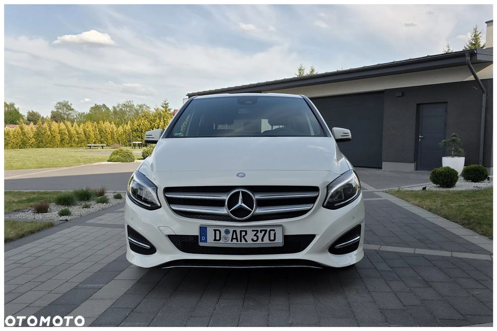 Mercedes-Benz Klasa B 180 7G-DCT UrbanStyle Edition - 3
