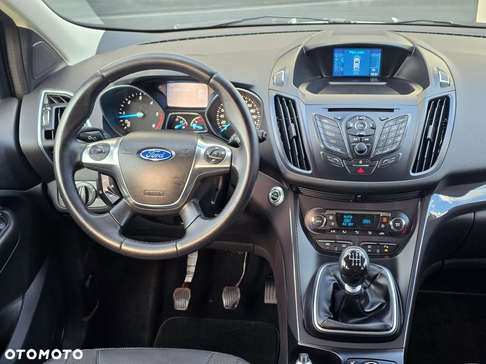 Ford Kuga 2.0 TDCi 2x4 Titanium - 39