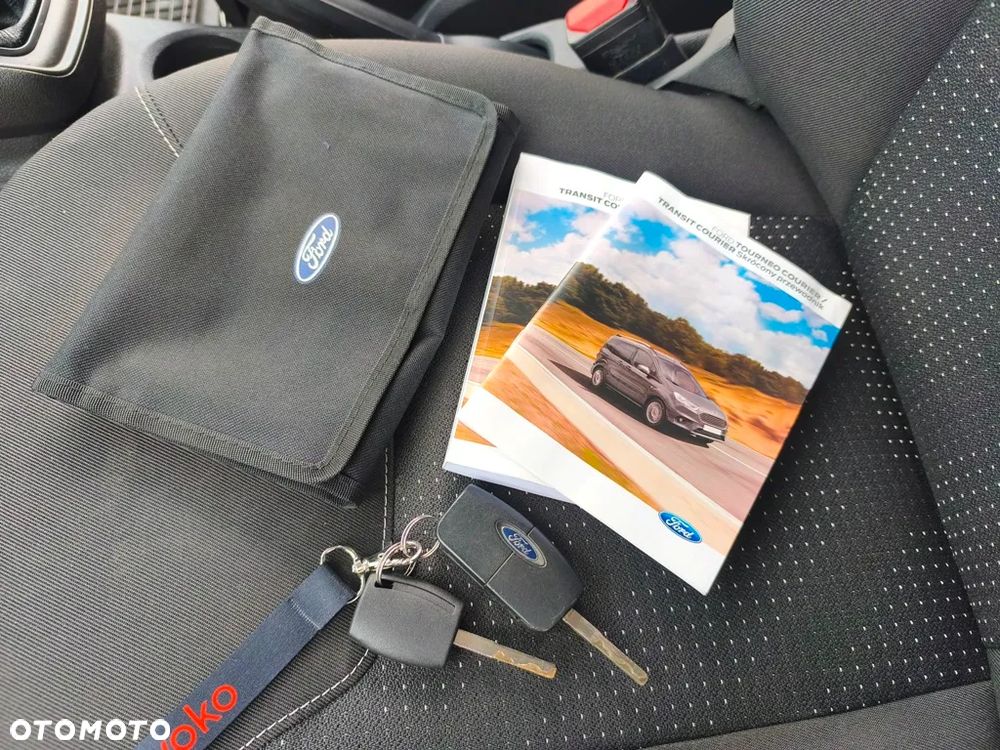Ford Transit Courier - 40