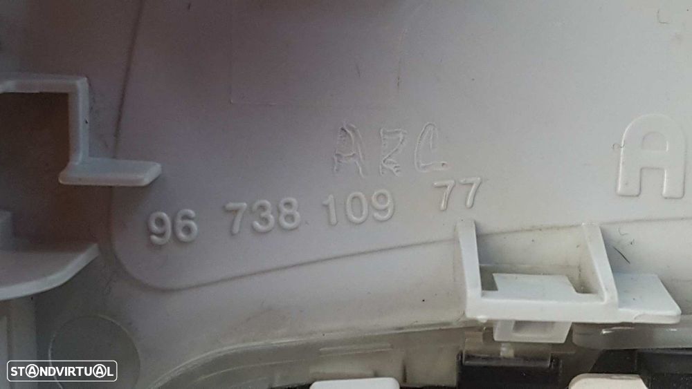 LUZ INTERIOR PEUGEOT 208 ALLURE - 2