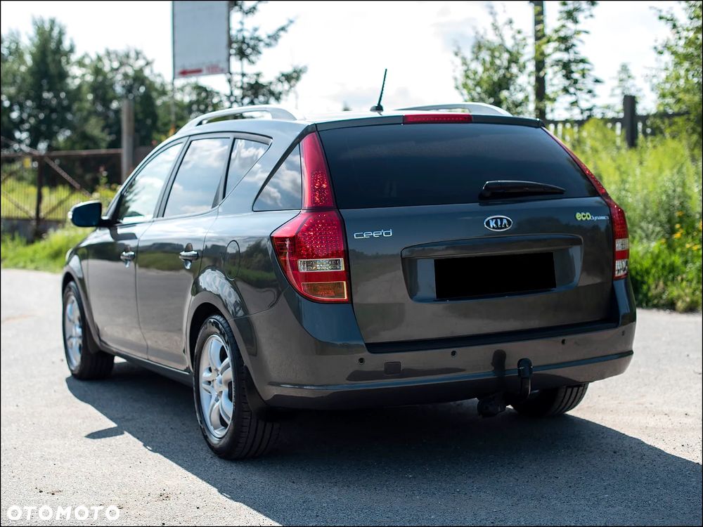 Kia Ceed - 13