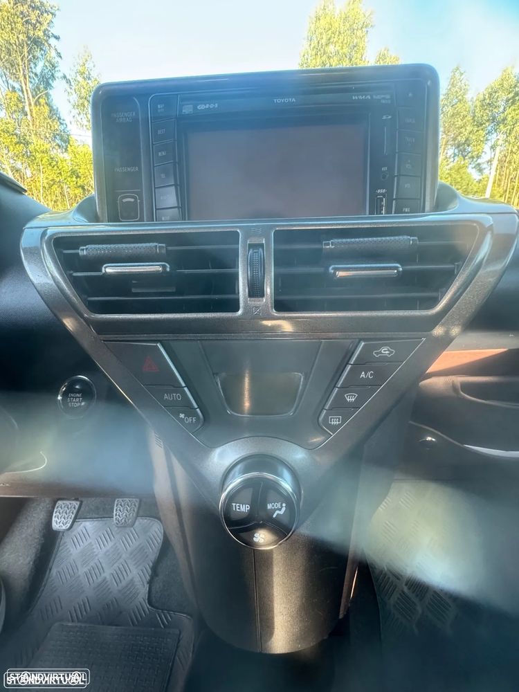 Toyota iQ 1.4 D-4D 2 EP+NAVI+Bluetooth - 20