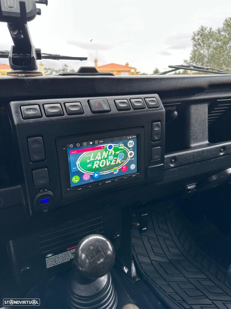 Land Rover Defender - 24