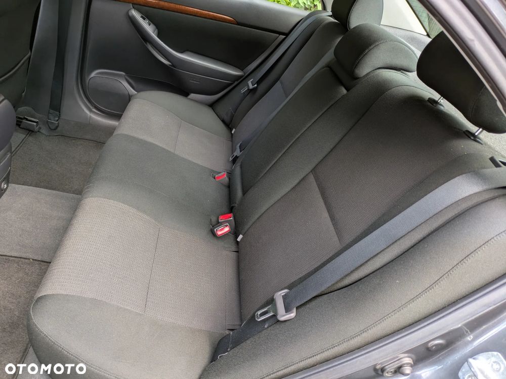 Toyota Avensis - 6