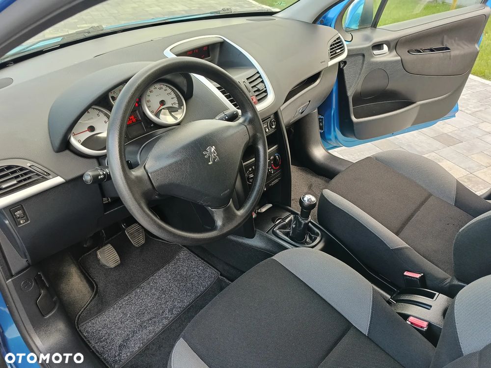 Peugeot 207 - 8