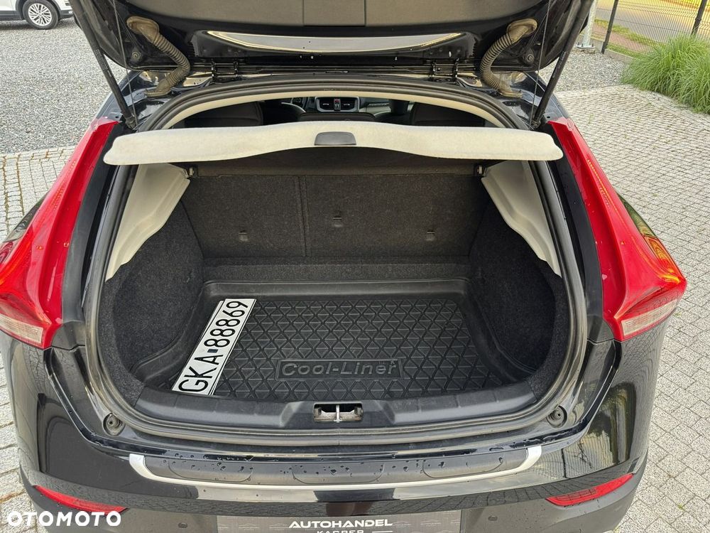 Volvo V40 Cross Country - 32