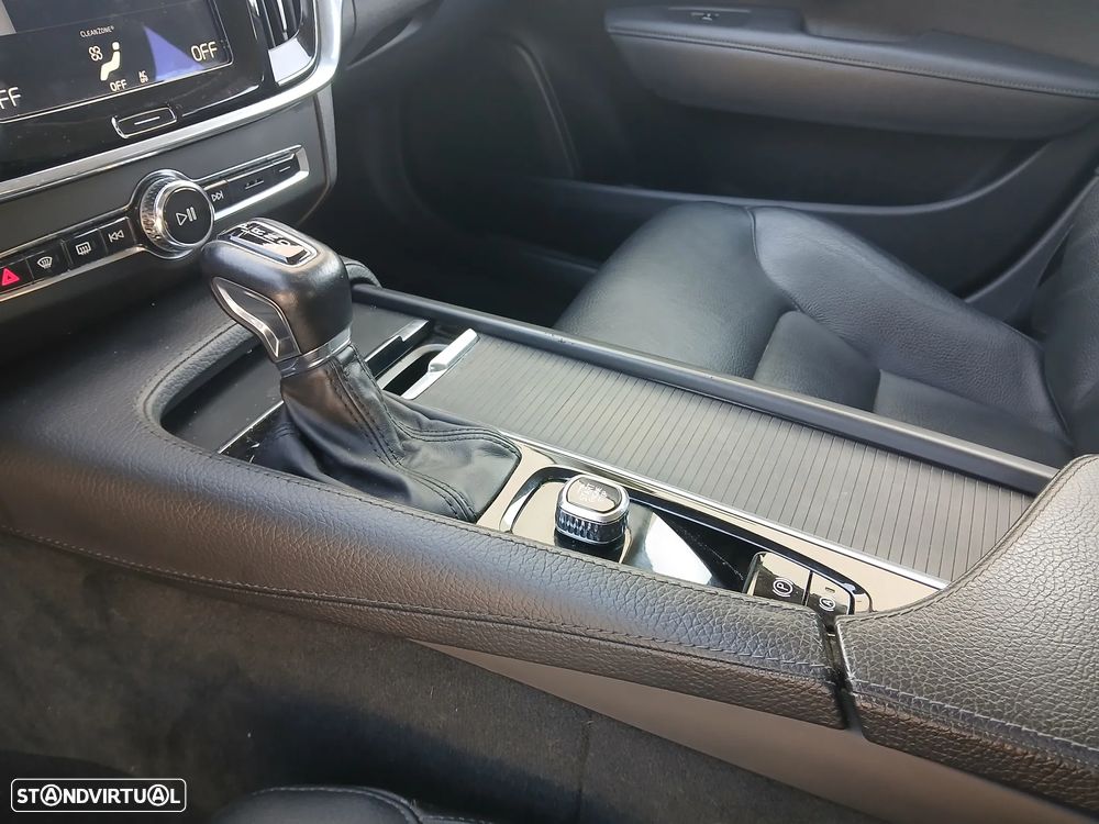 Volvo V90 2.0 D4 Momentum Plus Geartronic - 36
