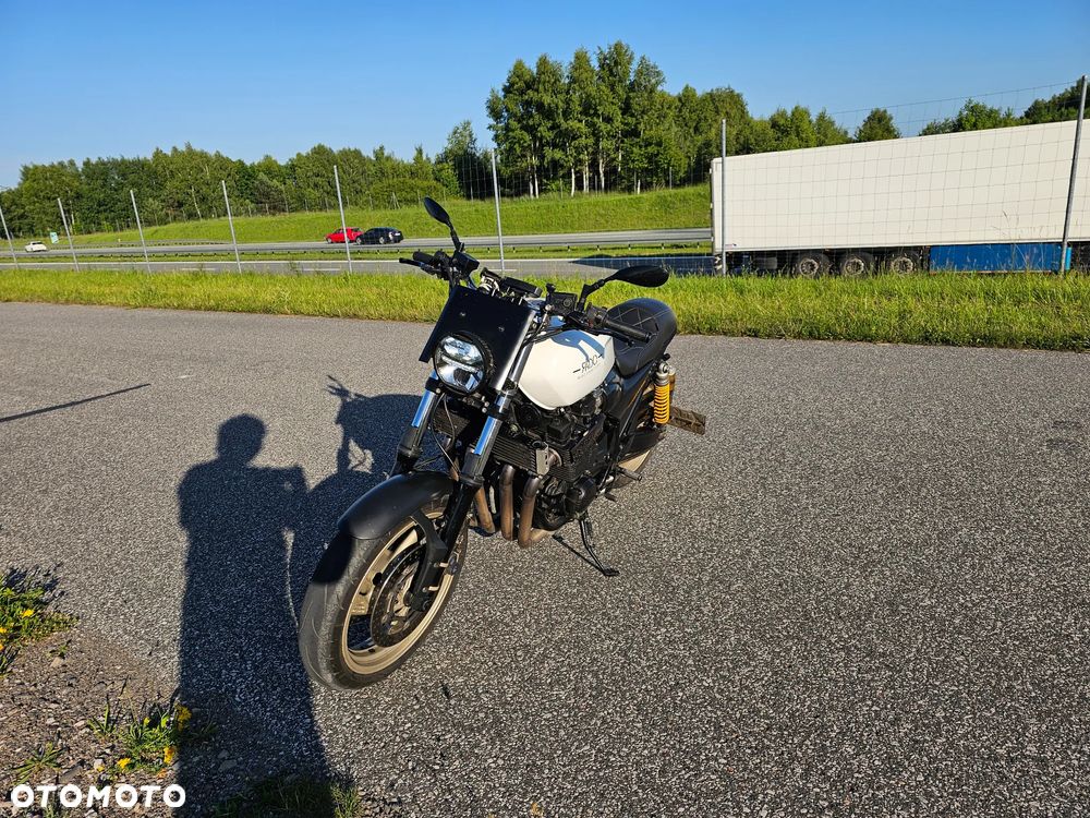 Yamaha XJR - 25