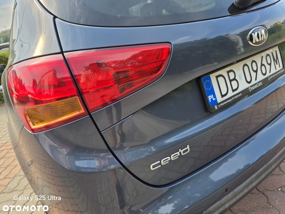 Kia Ceed 1.6 GDI ISG Dream Team Edition - 30