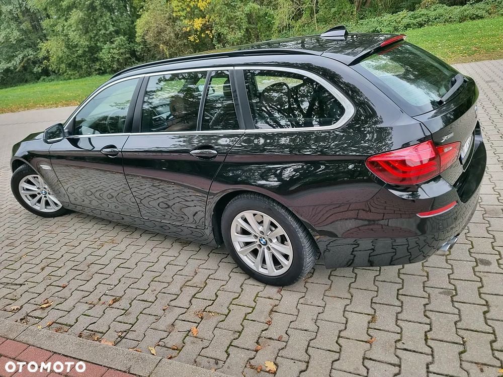 BMW Seria 5 520d xDrive - 24