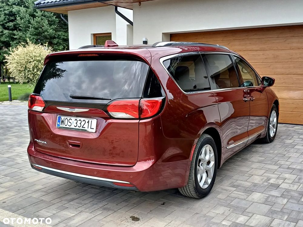 Chrysler Pacifica - 8
