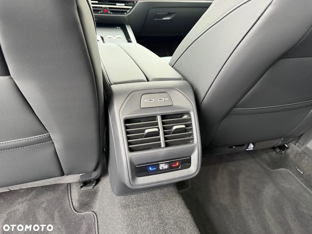 Volkswagen Passat Variant 2.0 TDI SCR 4Mot Elegance DSG - 24