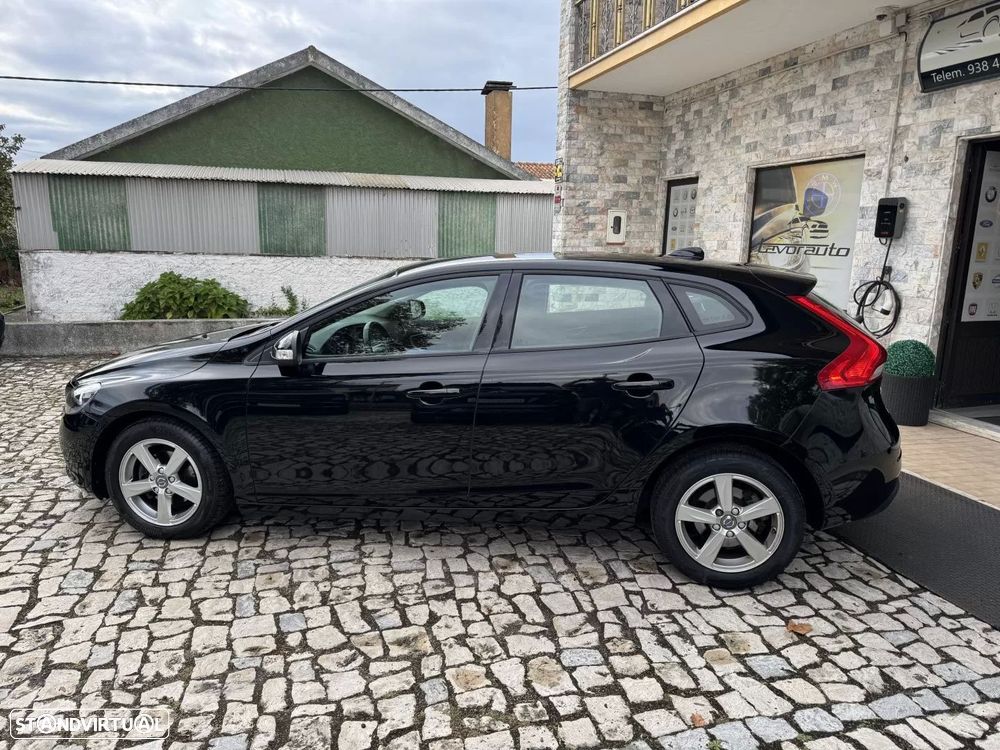 Volvo V40 2.0 D2 Momentum - 4