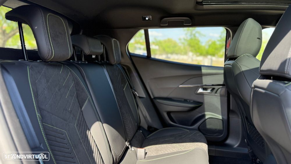 Peugeot e-2008 54 kWh GT - 41