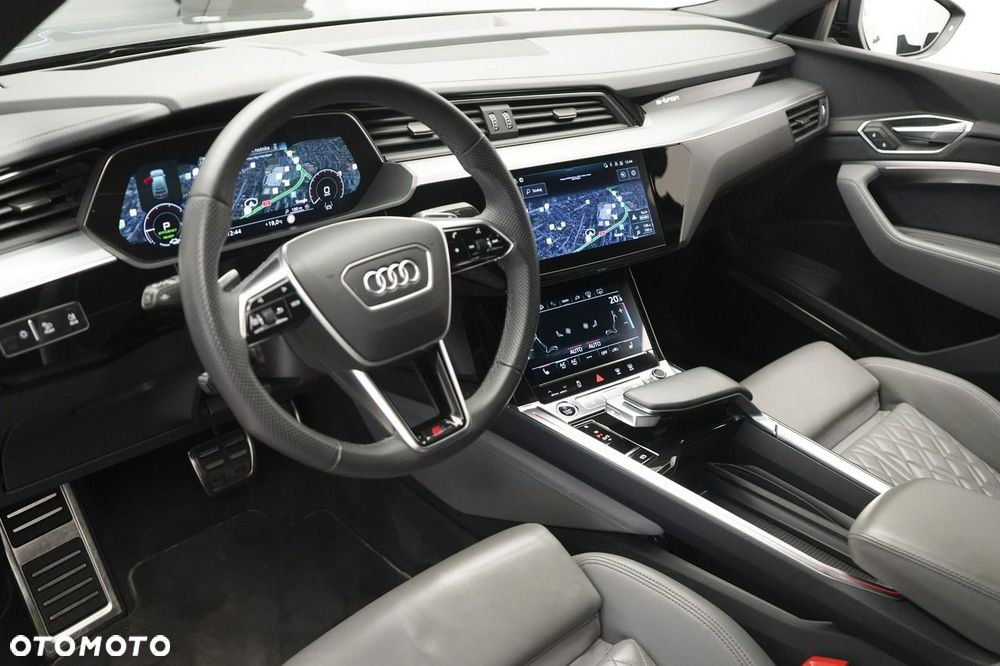 Audi Q8 Sportback e-tron - 17