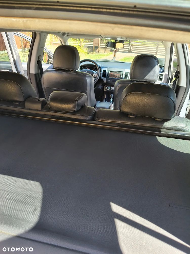 Mitsubishi Outlander 2.2 DID Instyle NAVI TC-SST - 12