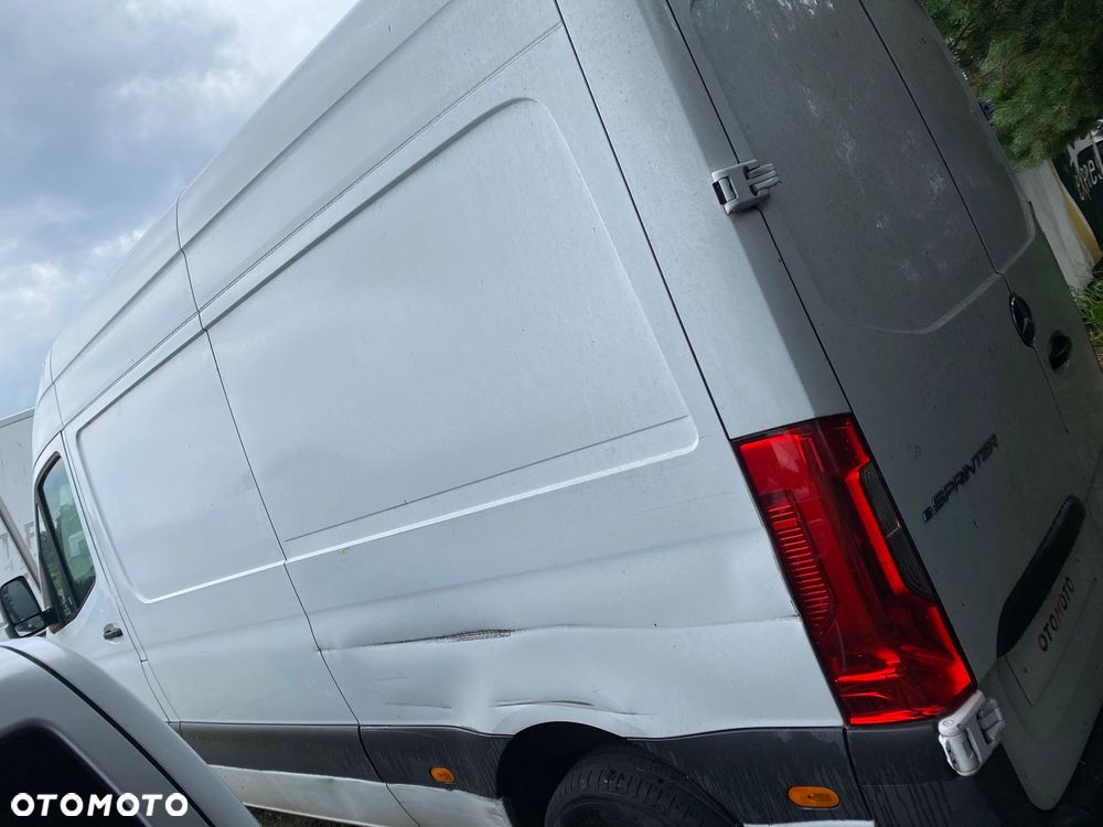 Mercedes-Benz Sprinter - 2
