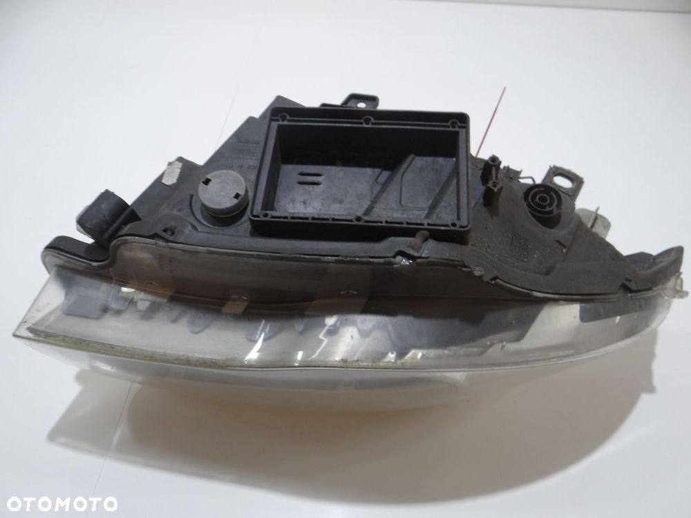 LAMPA PRAWA PRZEDNIA BMW E88 OE 7263642 - 9