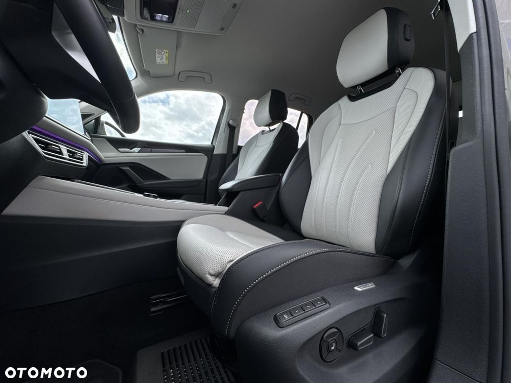 Volkswagen Tiguan - 11