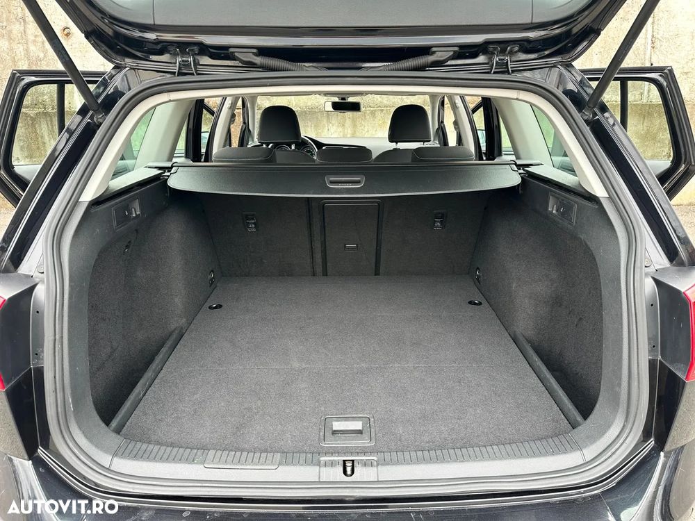 Volkswagen Golf 1.6 BlueTDI DSG Comfortline - 25