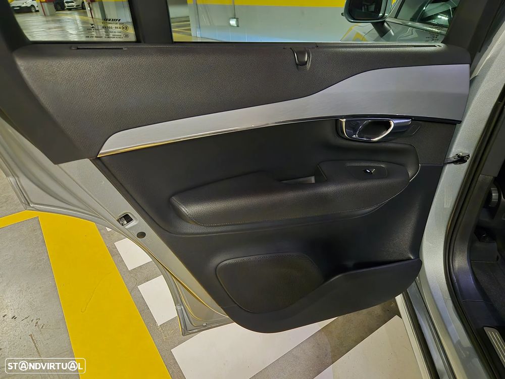 Volvo XC 90 2.0 D5 Momentum AWD - 39