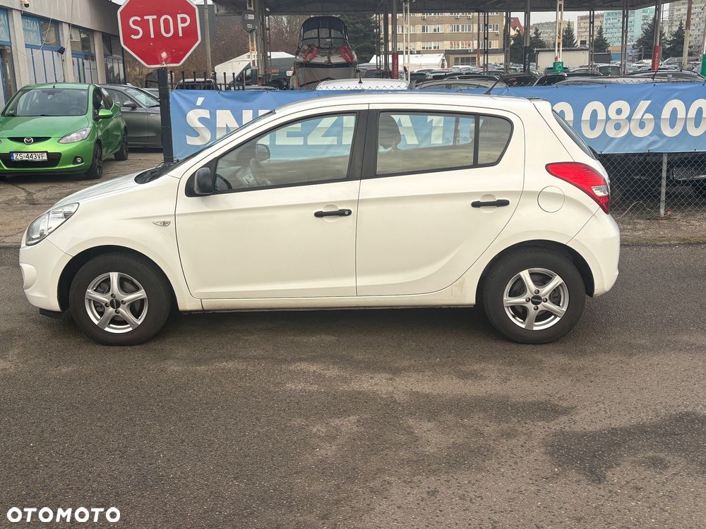 Hyundai i20 1.2 FIFA WM Edition - 11