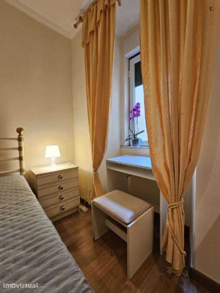Quarto - localizado em Graça Lisbon - Grande imagem: 2/9