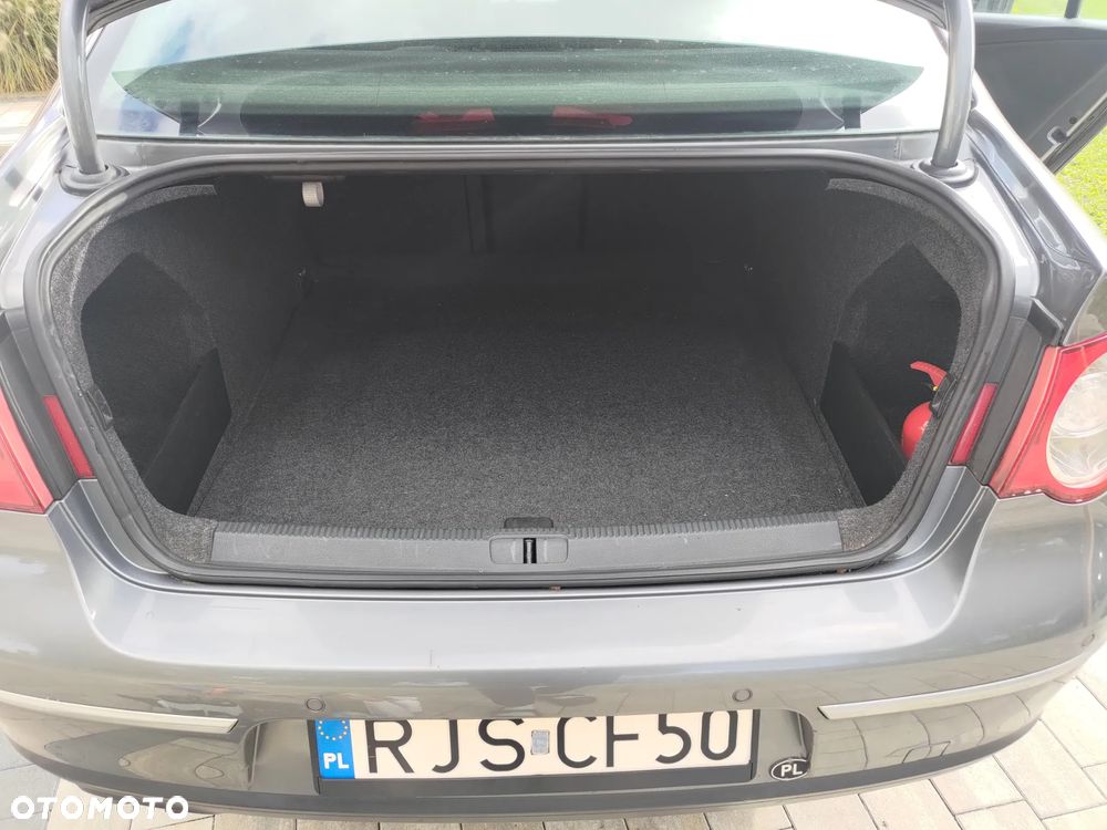 Volkswagen Passat 1.9 TDI Highline - 8