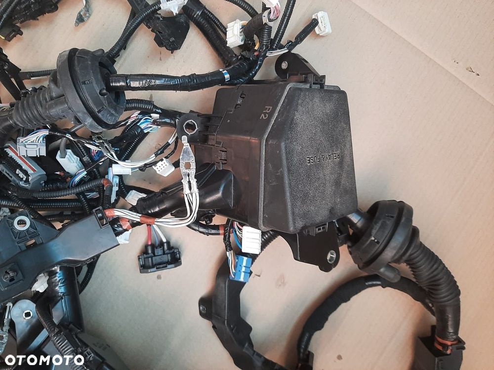 Toyota RAV4 V 2.5H Hybryda Instalacja komory silnika lamp przodu - 3