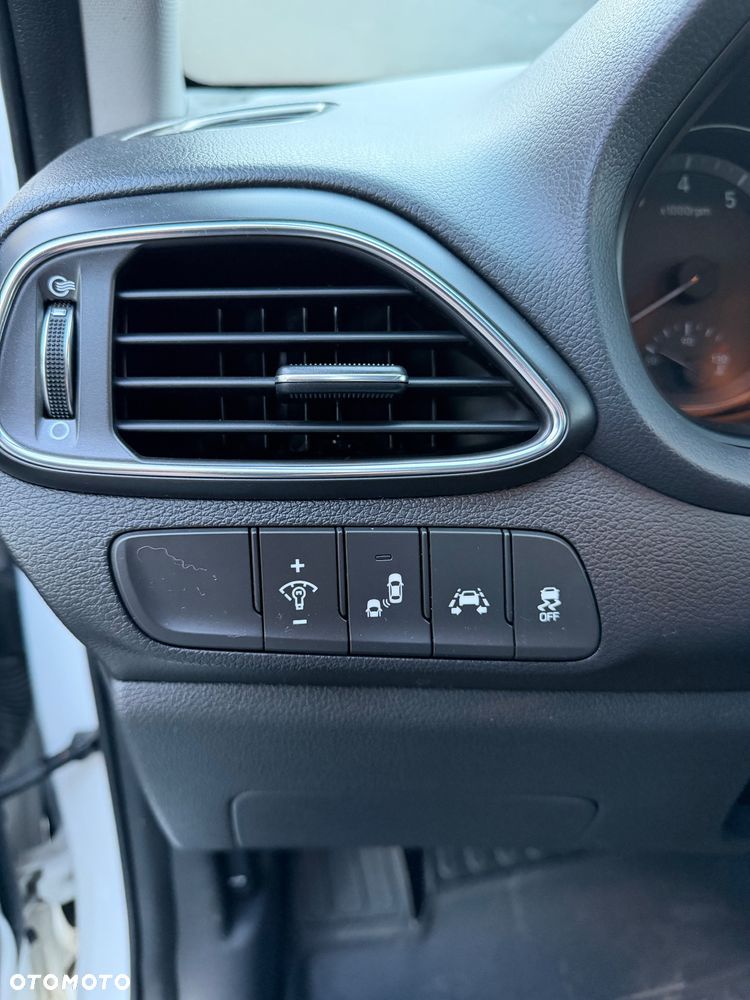 Hyundai i30 1.4 T-GDI Premiere Luxury DCT - 18