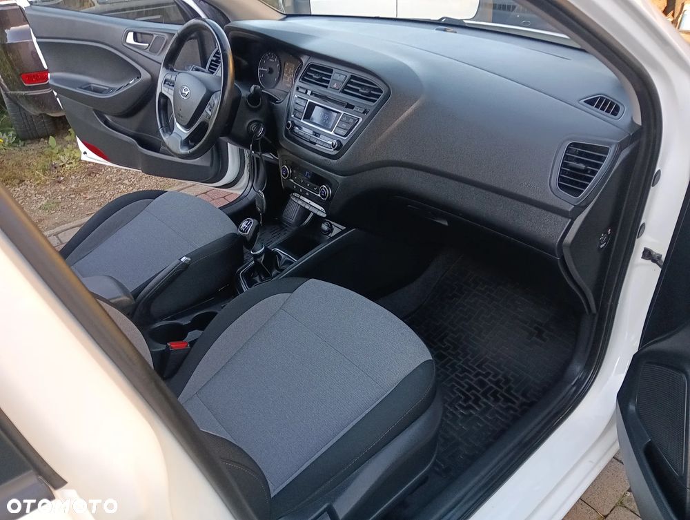 Hyundai i20 1.4 Comfort EU5 - 16