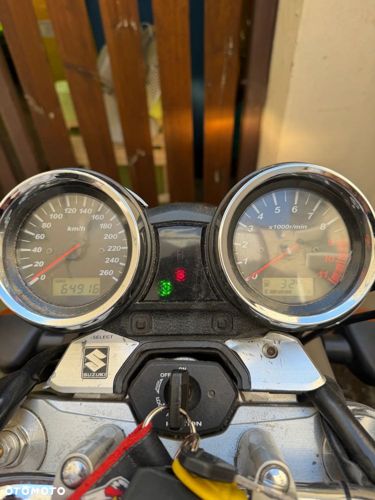 Suzuki GSX - 17