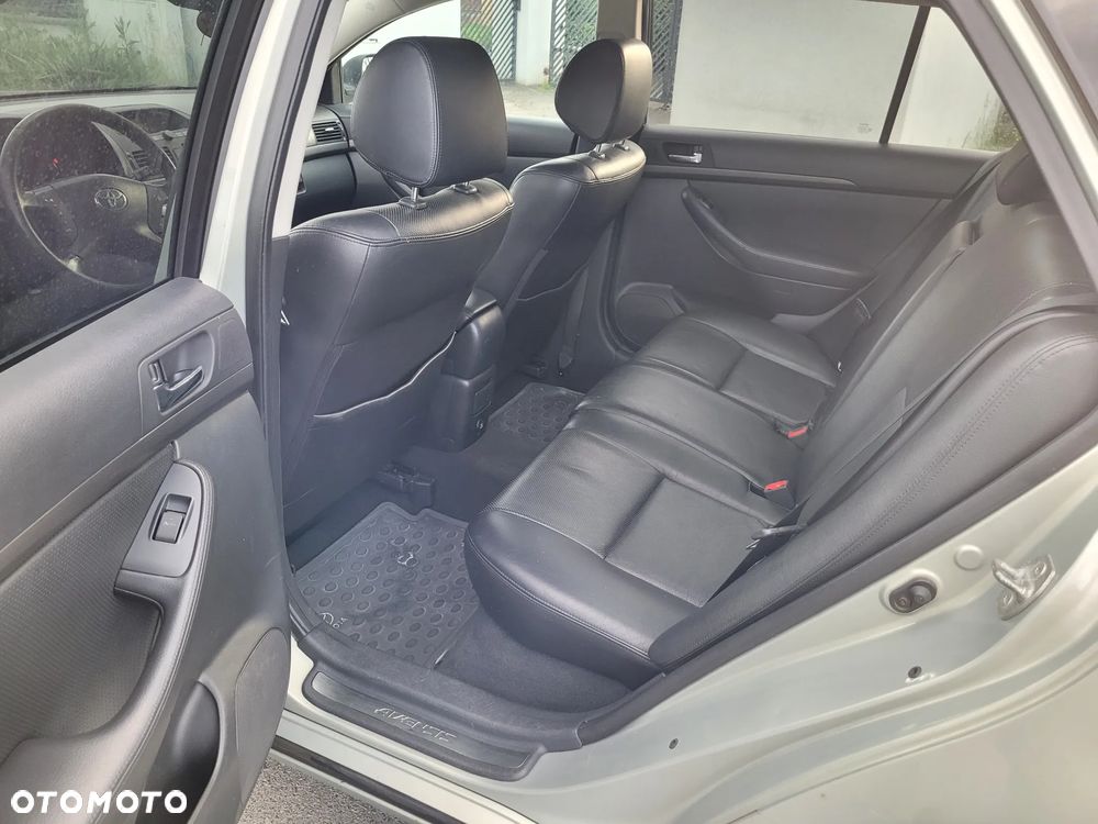 Toyota Avensis 2.0 D-4D Executive - 9