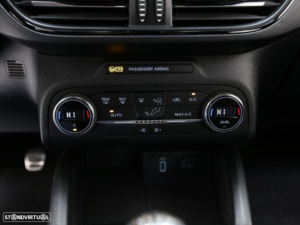 Ford Focus 1.5 TDCi EcoBlue ST-Line - 24