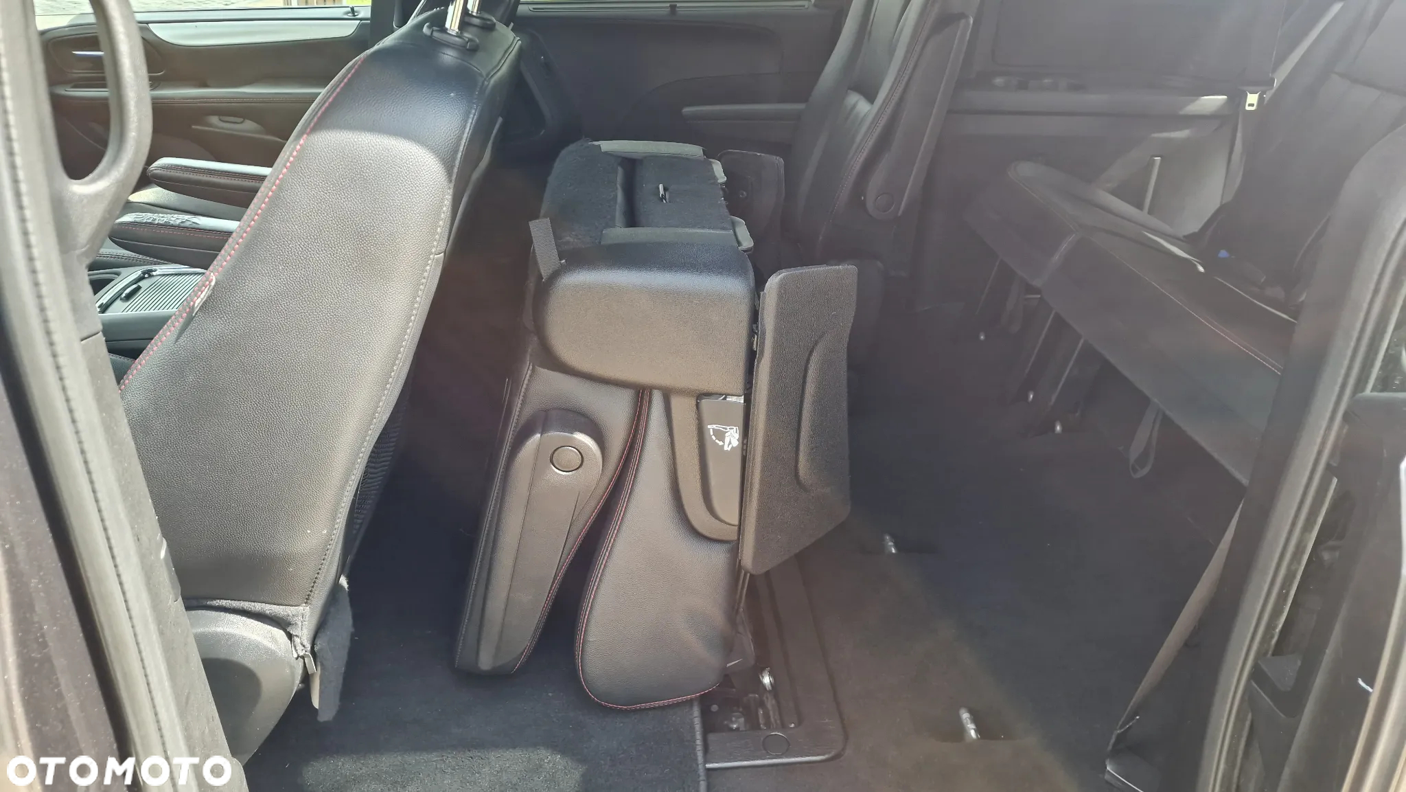 Dodge Grand Caravan - 16