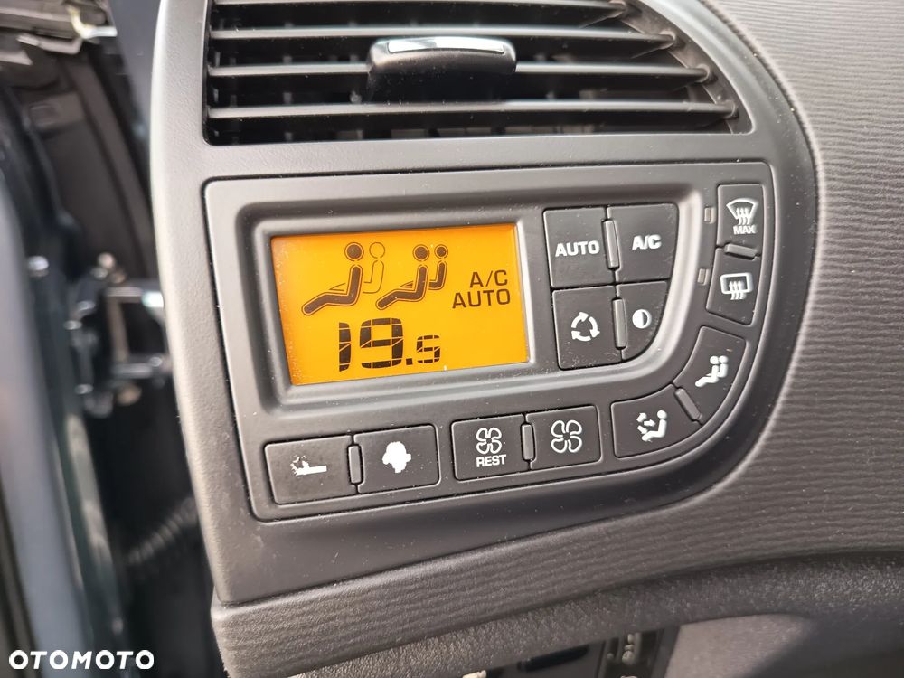Citroën C4 Picasso HDi 150 FAP Selection - 19