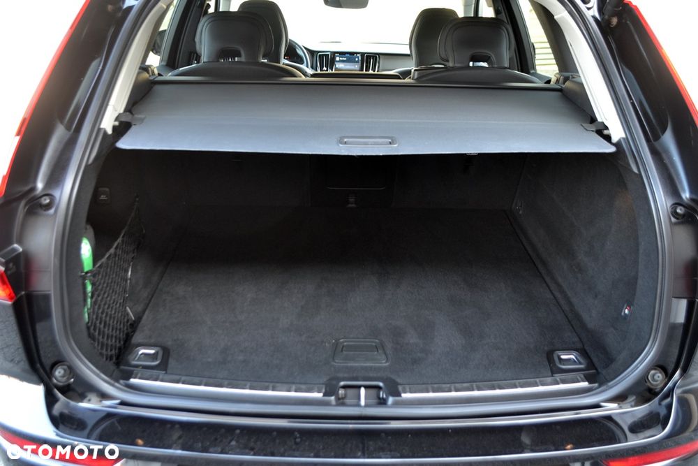Volvo XC 60 B4 D Plus Dark - 26