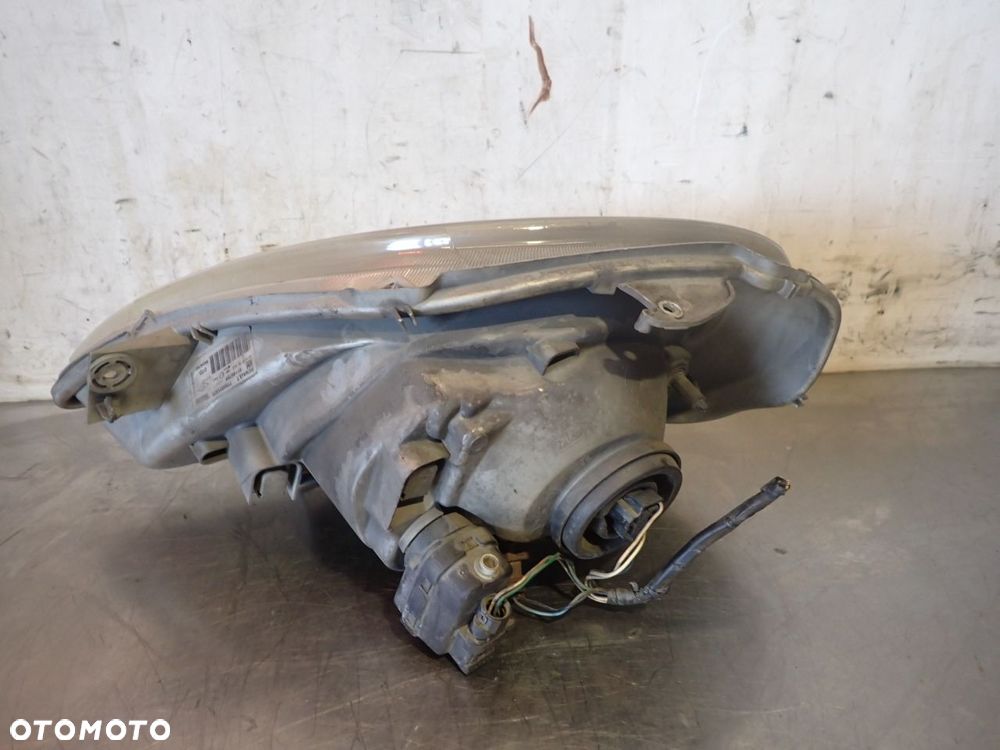 LAMPA PRAWA PRZEDNIA RENAULT TRAFIC II 1.9 - 3