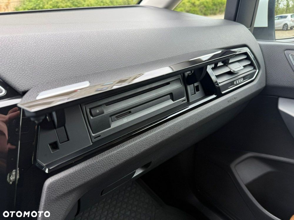 Volkswagen Touran - 35