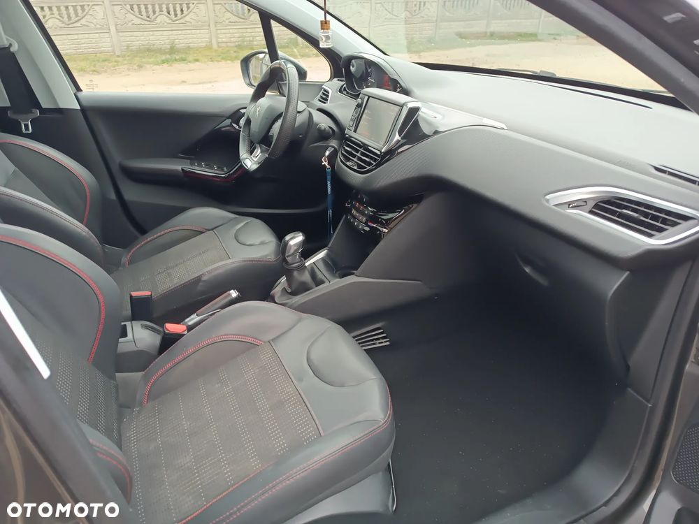 Peugeot 208 - 13