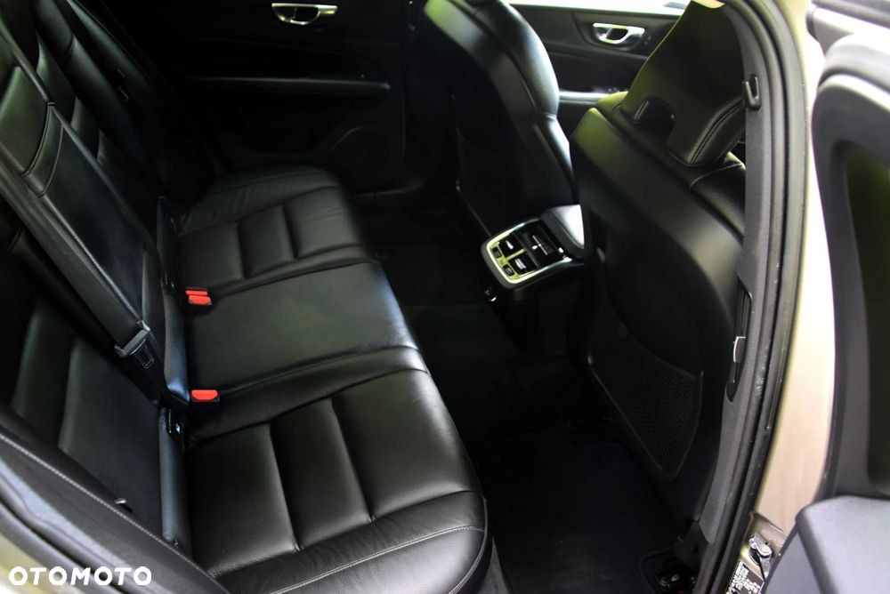 Volvo V60 D3 Momentum Pro - 16