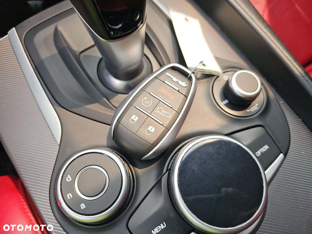 Alfa Romeo Giulia 2.0 Turbo TI Q4 - 14