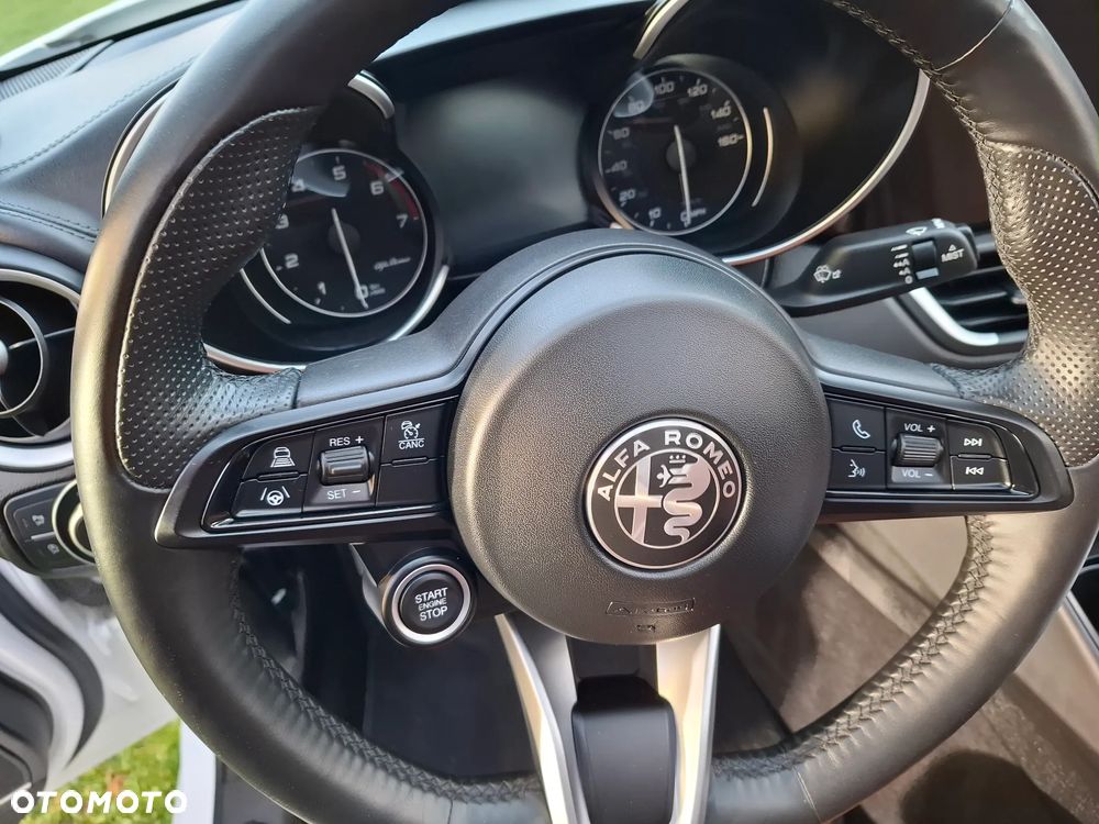Alfa Romeo Giulia 2.0 Turbo 16V AT8 Veloce - 22
