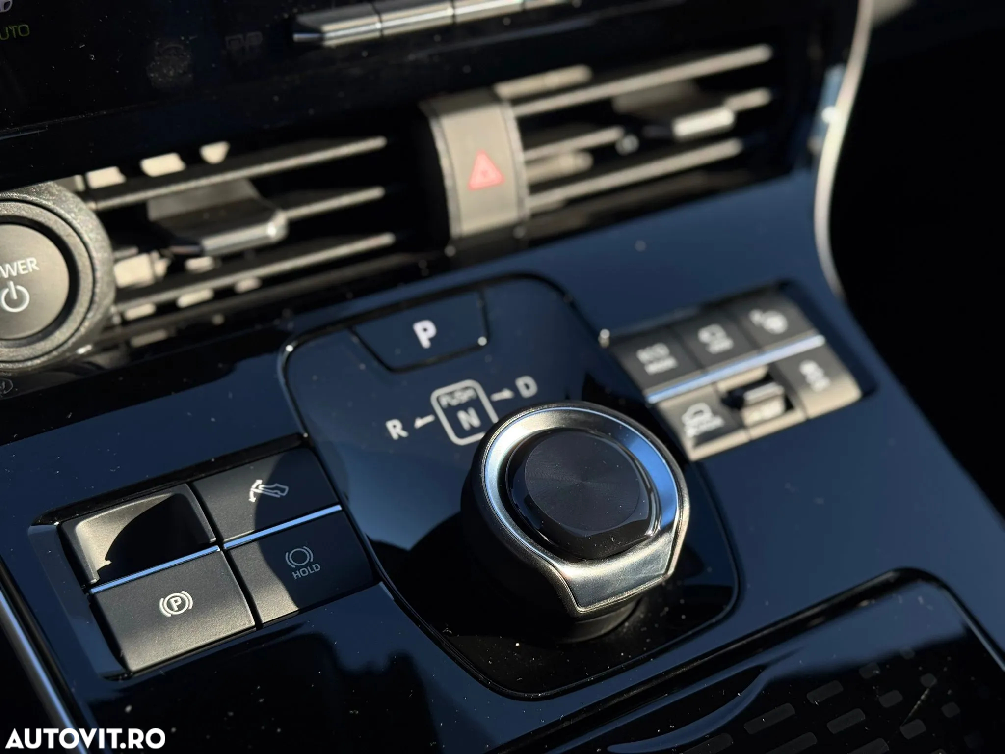 Toyota BZ4X 160 KW AWD (4x4) Luxury Solar Edition - 11