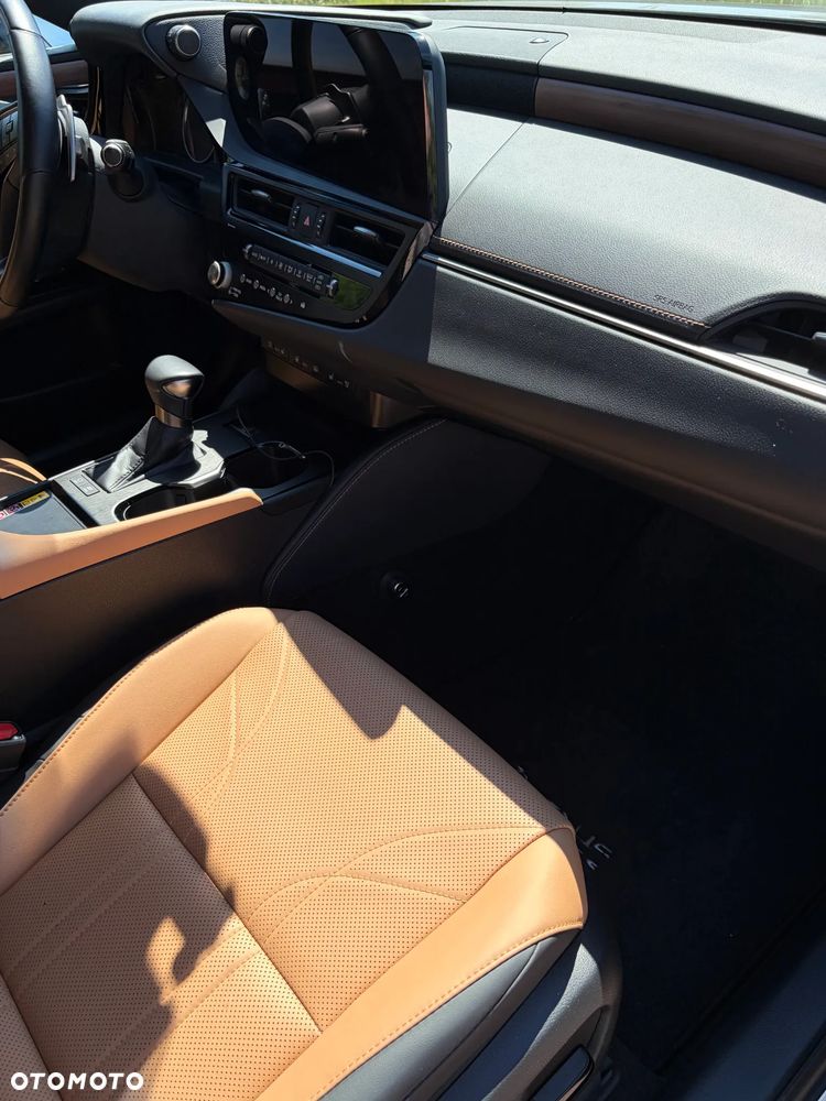 Lexus ES - 10