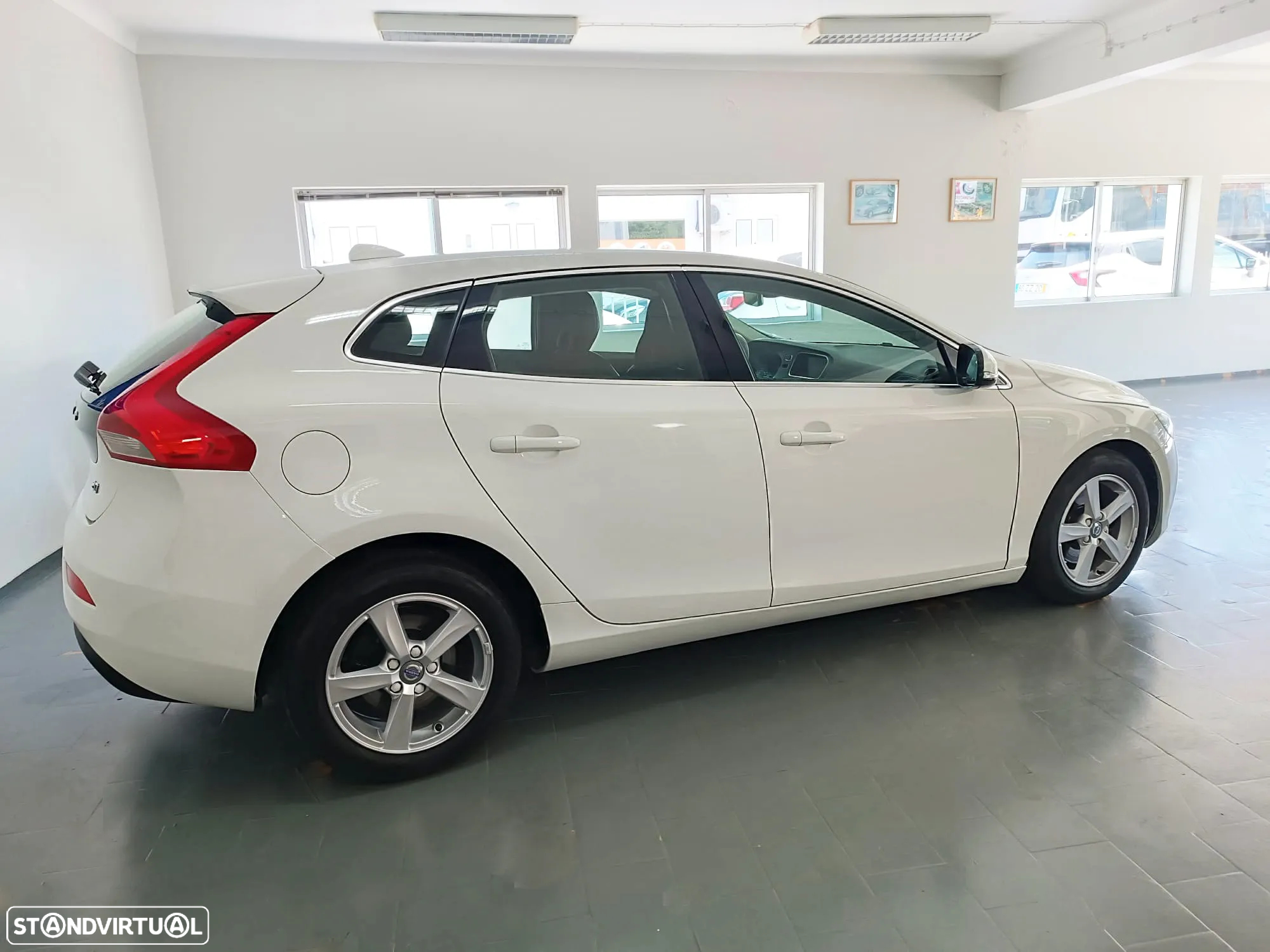 Volvo V40 1.6 D2 Momentum Powershift Eco - 6