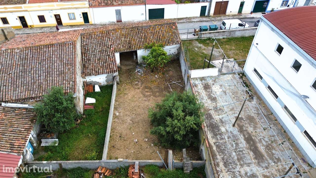 Moradia com 3 Divisões e Quintal para Recuperação Total no Centro de A - Grande imagem: 4/24